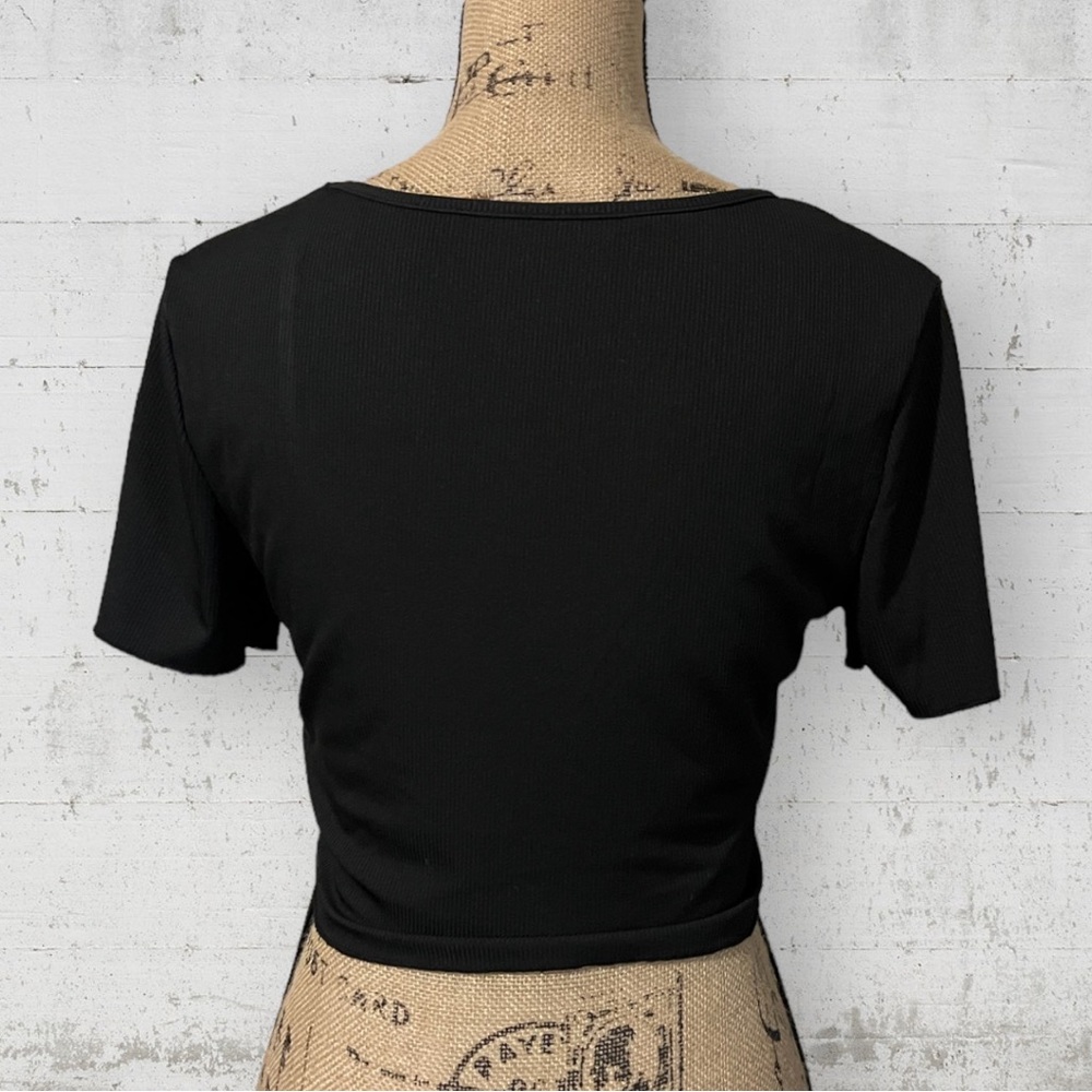 ROMWE Black Contrast Lace Ruched Ribbed Crop Tee - Picture 3 of 7